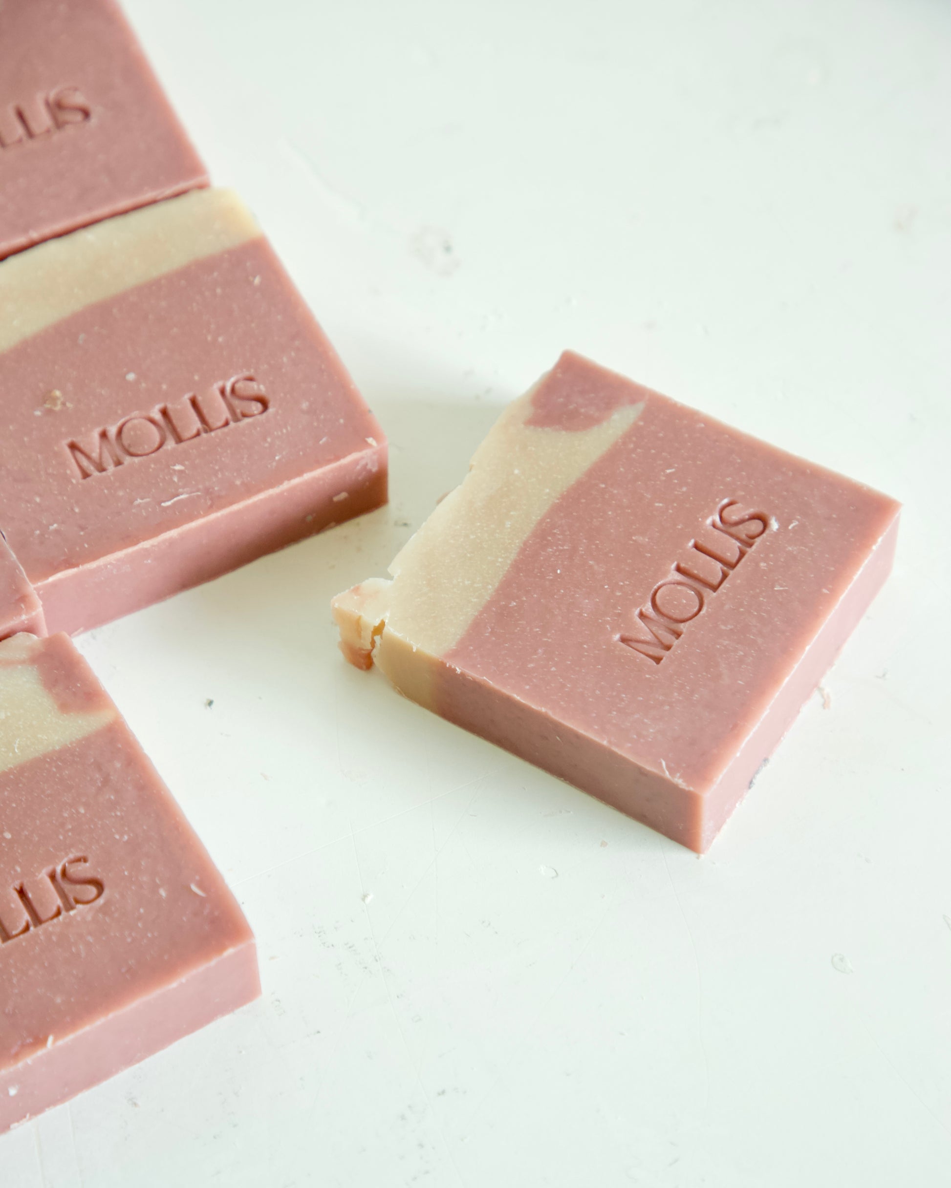 MOLLIS HANDMADE VEGAN ROSE GERANIUM FLOWER MARKET SOAP